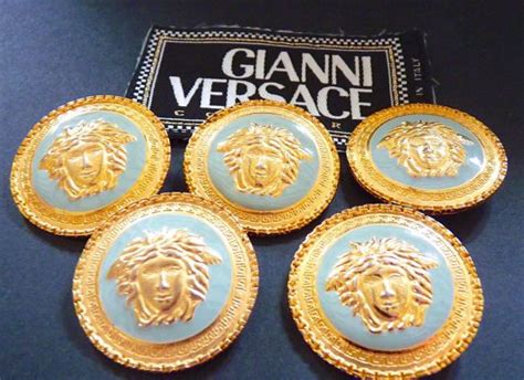 bottone testa medusa versace|VERSACE.